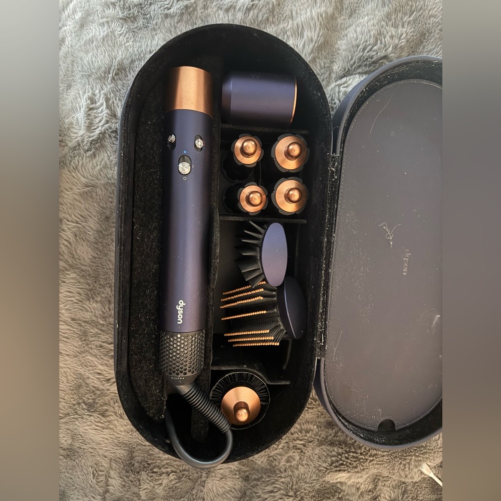 Dyson Airwrap in Prussian Blue – Like New, Rare Color!